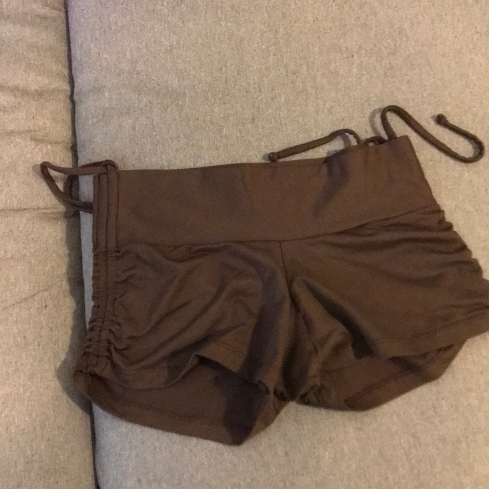 Yoga shorts, s/m brown.